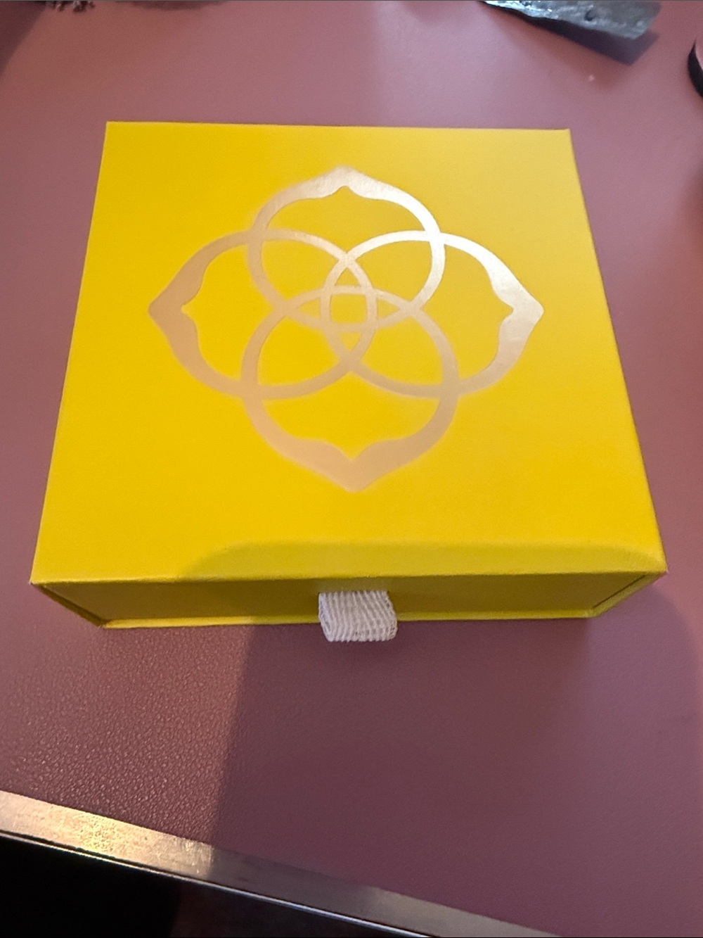 empty Kendra Scott box with pull out drawer